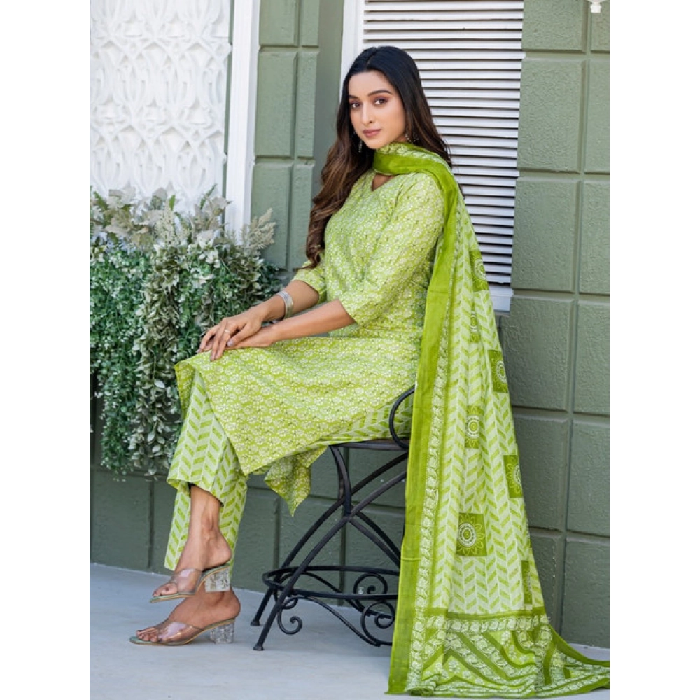 Generic Women's Cotton Blend Printed Kurti With Pant Dupatta Set (Parrot) - Image 4