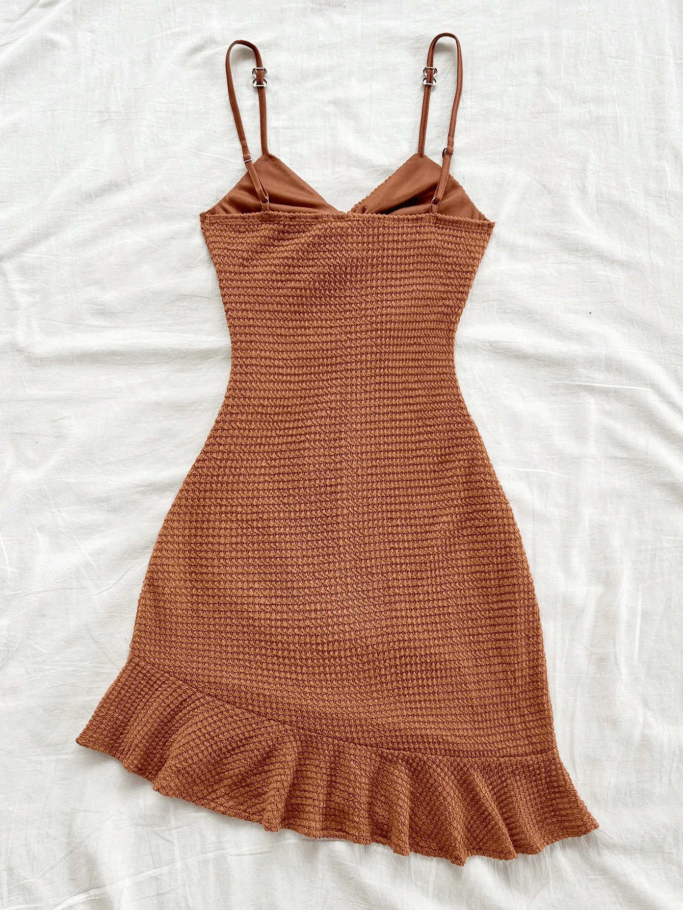 A pure and sexy halter dress that is tight and slimming, with ruffled edges and a hip-hugging short dress for women - Image 2