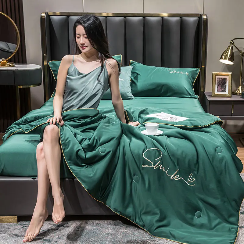 100% Washed Silk Summer Quilt Embroidery Smooth Ice Cooling Comforter for Bed Silky Solid Blanket Soft Cool Summer Blanket